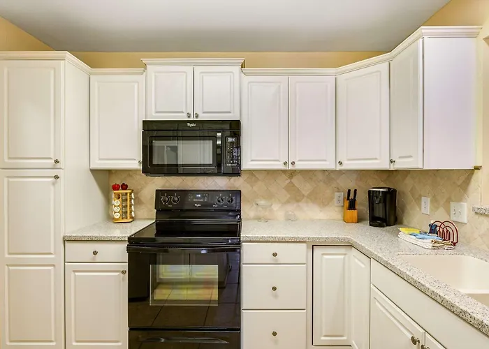 Snowbird-friendly With Ac Outdoor Pool Tennis & Hot Tub - Near The Holiday home *