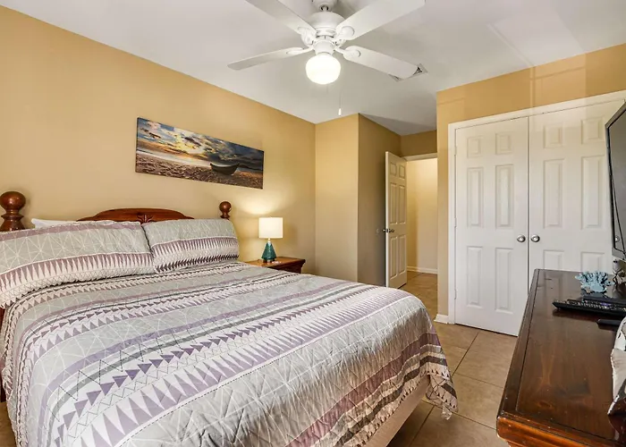 Snowbird-friendly With Ac Outdoor Pool Tennis & Hot Tub - Near The Holiday home *