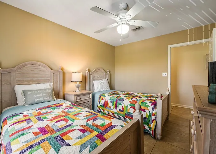 Snowbird-friendly With Ac Outdoor Pool Tennis & Hot Tub - Near The Holiday home