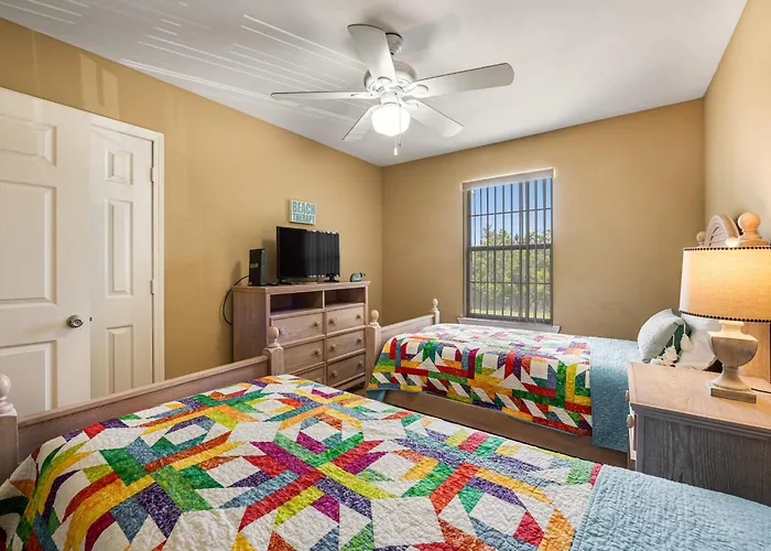 Holiday home Snowbird-friendly With Ac Outdoor Pool Tennis & Hot Tub - Near The