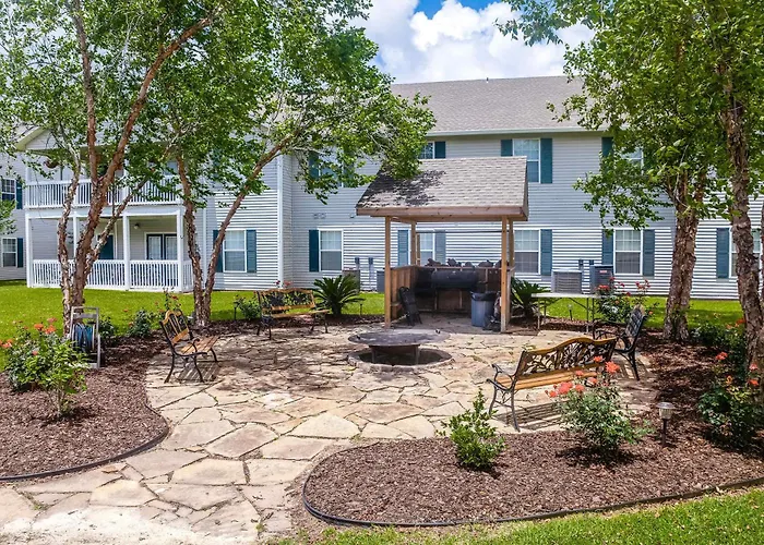 Snowbird-friendly With Ac Outdoor Pool Tennis & Hot Tub - Near The Holiday home *